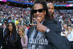 Jay-Z đeo đồng hồ triệu đô tại Super Bowl 2023